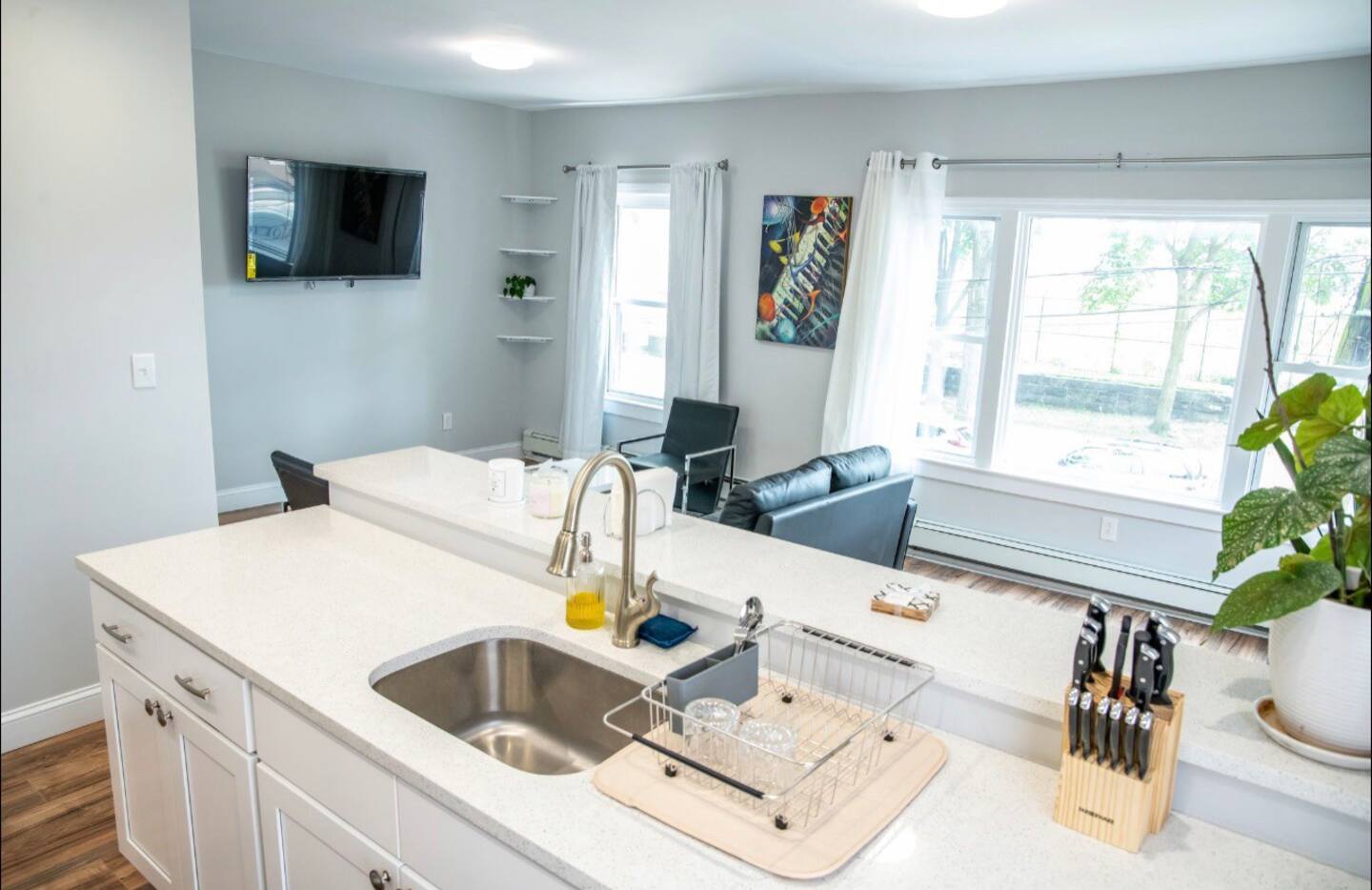 Eagles Nest Rentals -Beauty On The Reservoir